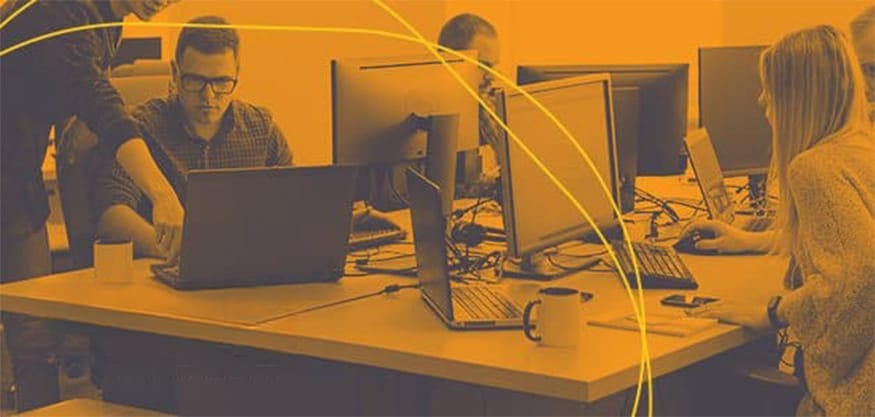 Preciso criar um site para a minha empresa. Quem contratar: agência ou freelancer?